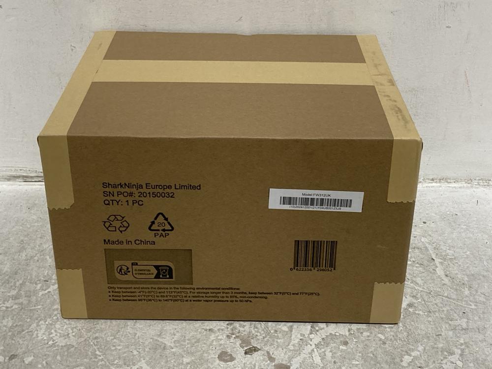 Lot 672  
            Chesterfield SR46 - Parcel Delivery Only 

                
SHARK CRYO GLOW UNDER-EYE COOLING & LED ANTI-AGING & BLEMISH REPAIR FACE MASK - O...