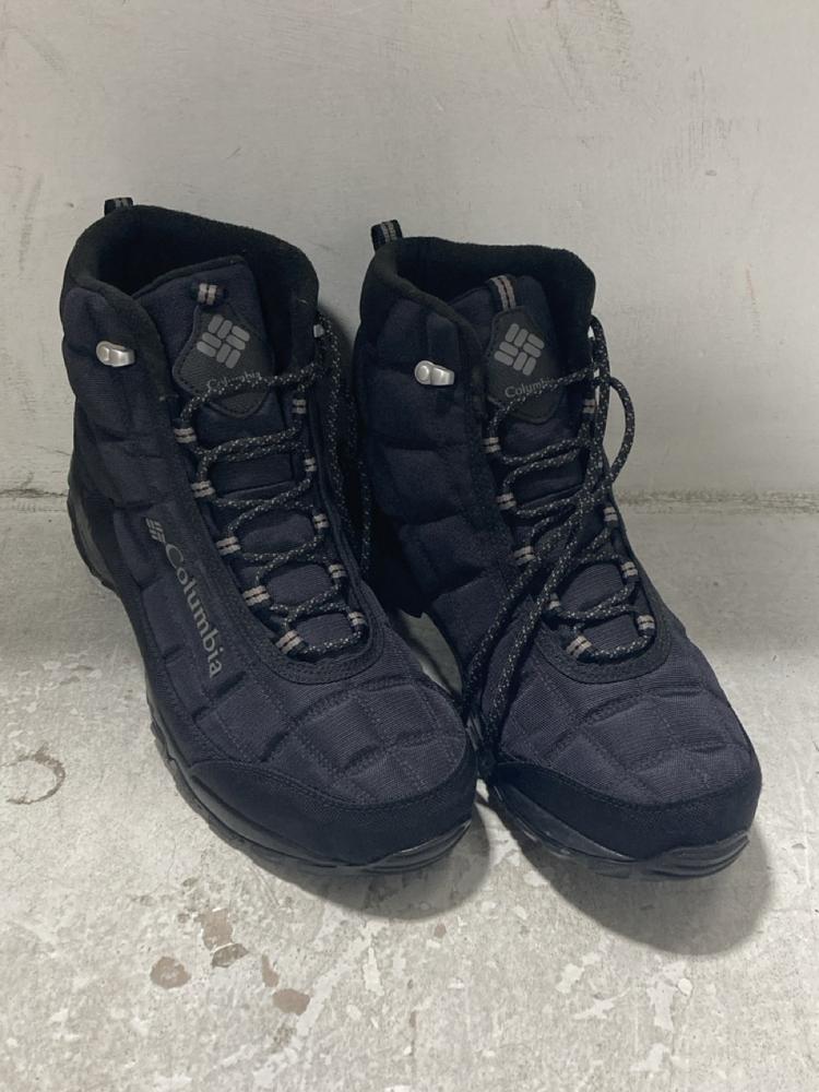 Lot 679  
            Chesterfield SR46 - Parcel Delivery Only 

                
COLUMBIA FIRECAMP BOOTS IN BLACK - UK SIZE 11 (LOCATION: H3) - Image 2