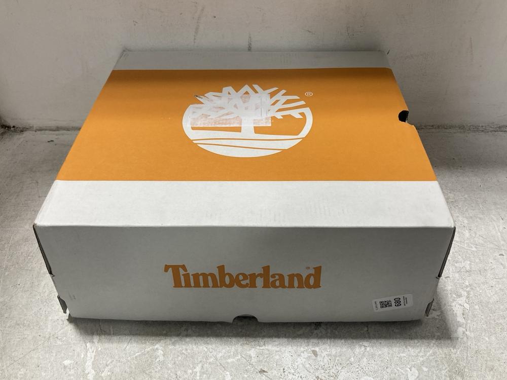 Lot 680  
            Chesterfield SR46 - Parcel Delivery Only 

                
TIMBERLAND 6-IN-BASIC LARGE BOOTS IN BLACK - UK SIZE 12.5 (LOCATION: H3)