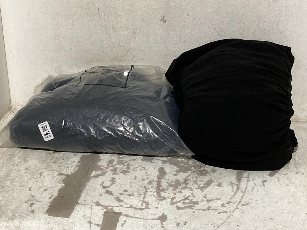 Lot 682  
            Chesterfield SR46 - Parcel Delivery Only 

                
LOVEDROBE LUXE SQUARE NECK ANIMAL DRESS IN BLACK - UK SIZE 12 MAYA DELUXE V NECK ...