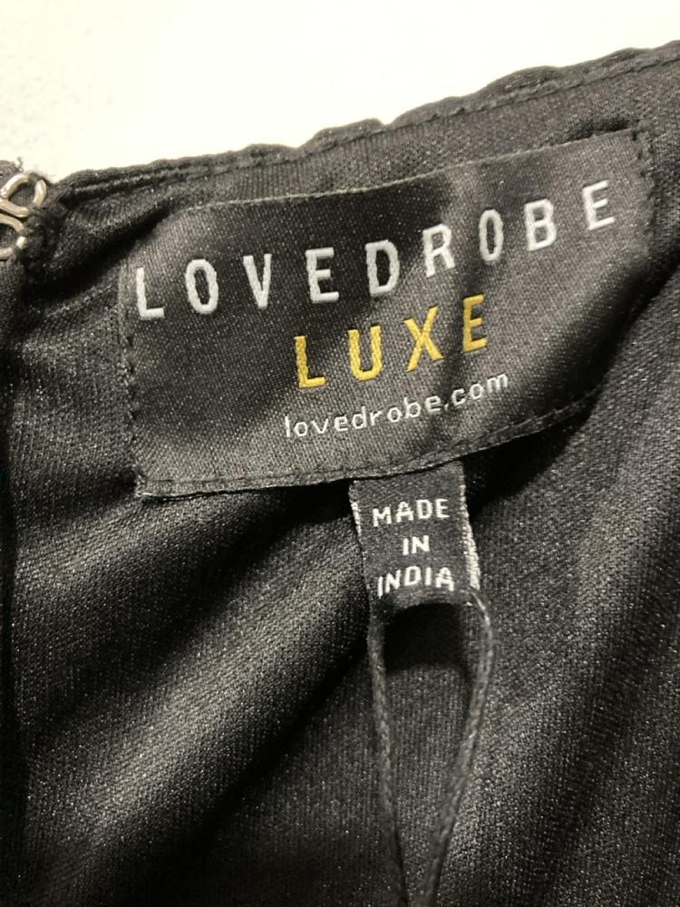 Lot 682  
            Chesterfield SR46 - Parcel Delivery Only 

                
LOVEDROBE LUXE SQUARE NECK ANIMAL DRESS IN BLACK - UK SIZE 12 MAYA DELUXE V NECK ... - Image 3