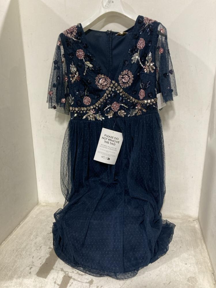 Lot 682  
            Chesterfield SR46 - Parcel Delivery Only 

                
LOVEDROBE LUXE SQUARE NECK ANIMAL DRESS IN BLACK - UK SIZE 12 MAYA DELUXE V NECK ... - Image 4