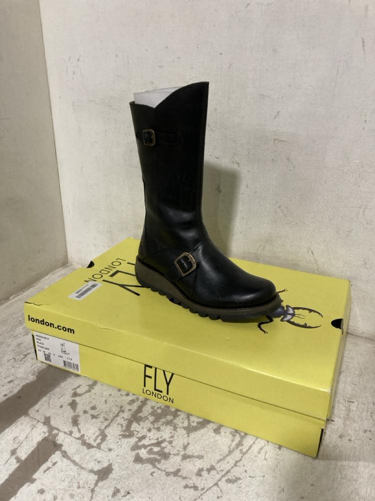 Lot 683  
            Chesterfield SR46 - Parcel Delivery Only 

                
FLY LONDON MES2913FLY RUG BOOTS IN BLACK - UK SIZE 5 (LOCATION: H4) - Image 3
