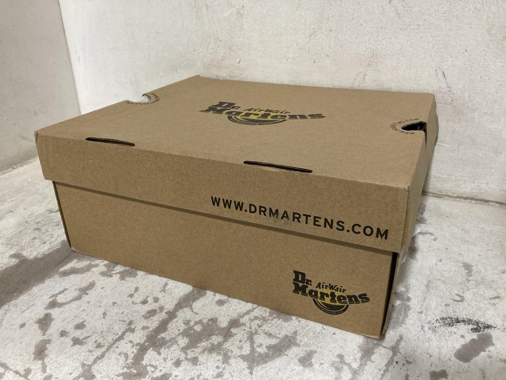 Lot 684  
            Chesterfield SR46 - Parcel Delivery Only 

                
DR MARTENS 2976 YS CRAZY HORSE BOOTS IN DARK BROWN - UK SIZE 6 (LOCATION: H4)