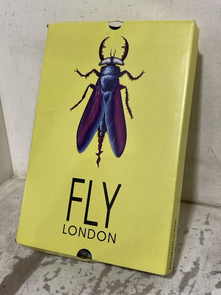 Lot 685  
            Chesterfield SR46 - Parcel Delivery Only 

                
FLY LONDON BERF160FLY BOOTS IN BLACK - UK SIZE 4 (LOCATION: H4)