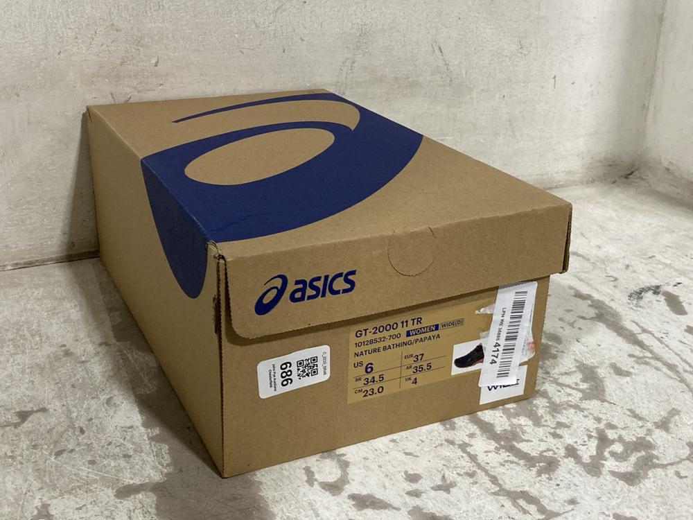 Lot 686  
            Chesterfield SR46 - Parcel Delivery Only 

                
ASICS NATURE BATHING RUNNING TRAINERS IN BLACK & ORANGE - UK SIZE 4 (LOCATION: H4) - Image 2