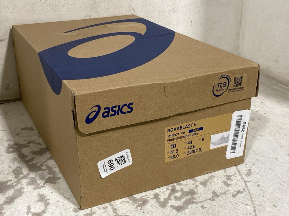 Lot 690  
            Chesterfield SR46 - Parcel Delivery Only 

                
ASICS NOVABLAST 5 RUNNING TRAINERS IN WHITE - UK SIZE 9 (LOCATION: H4) - Image 2