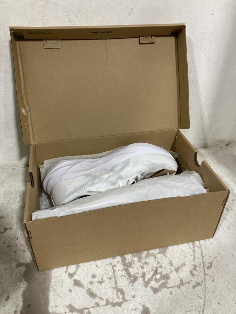 Lot 690  
            Chesterfield SR46 - Parcel Delivery Only 

                
ASICS NOVABLAST 5 RUNNING TRAINERS IN WHITE - UK SIZE 9 (LOCATION: H4) - Image 3