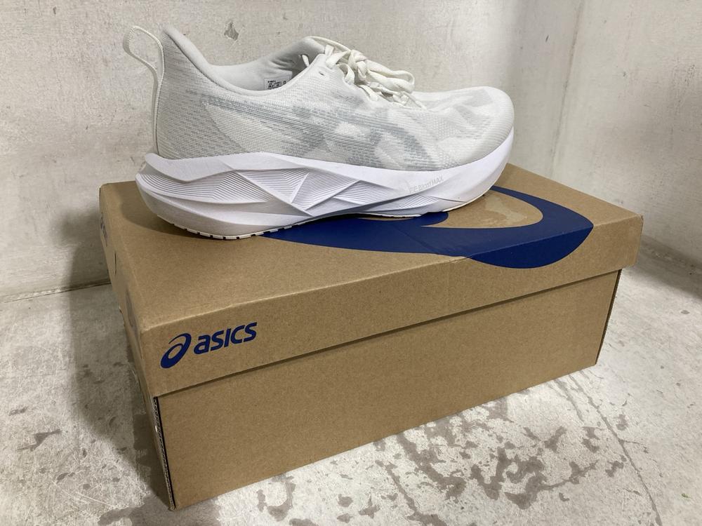Lot 690  
            Chesterfield SR46 - Parcel Delivery Only 

                
ASICS NOVABLAST 5 RUNNING TRAINERS IN WHITE - UK SIZE 9 (LOCATION: H4) - Image 4