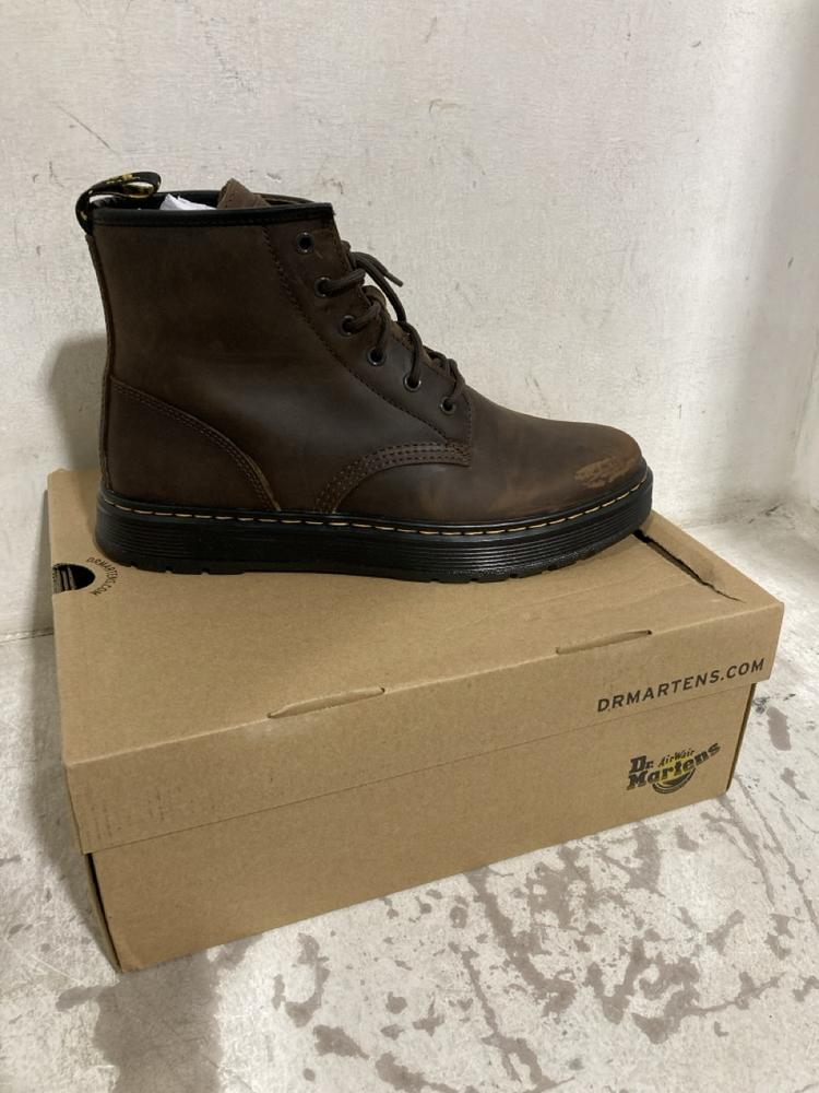 Lot 691  
            Chesterfield SR46 - Parcel Delivery Only 

                
DR MARTENS BROOKLYN CHUKKA BOOTS IN DARK BROWN - UK SIZE 10 (LOCATION: H4) - Image 4