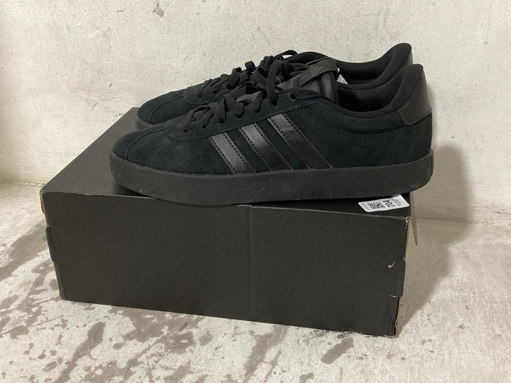 Lot 704  
            Chesterfield SR46 - Parcel Delivery Only 

                
ADIDAS F50 CLUB FOOTBALL BOOTS N BLACK & GREEN - UK SIZE 10.5 TO INCLUDE ADIDAS S...