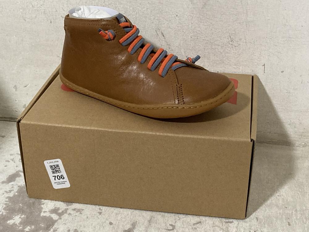 Lot 706  
            Chesterfield SR46 - Parcel Delivery Only 

                
5 X ASSORTED KIDS SHOES TO INCLUDE GEOX ECLAIR SHOES IN BLACK - UK SIZE 11.5 (LOC... - Image 2