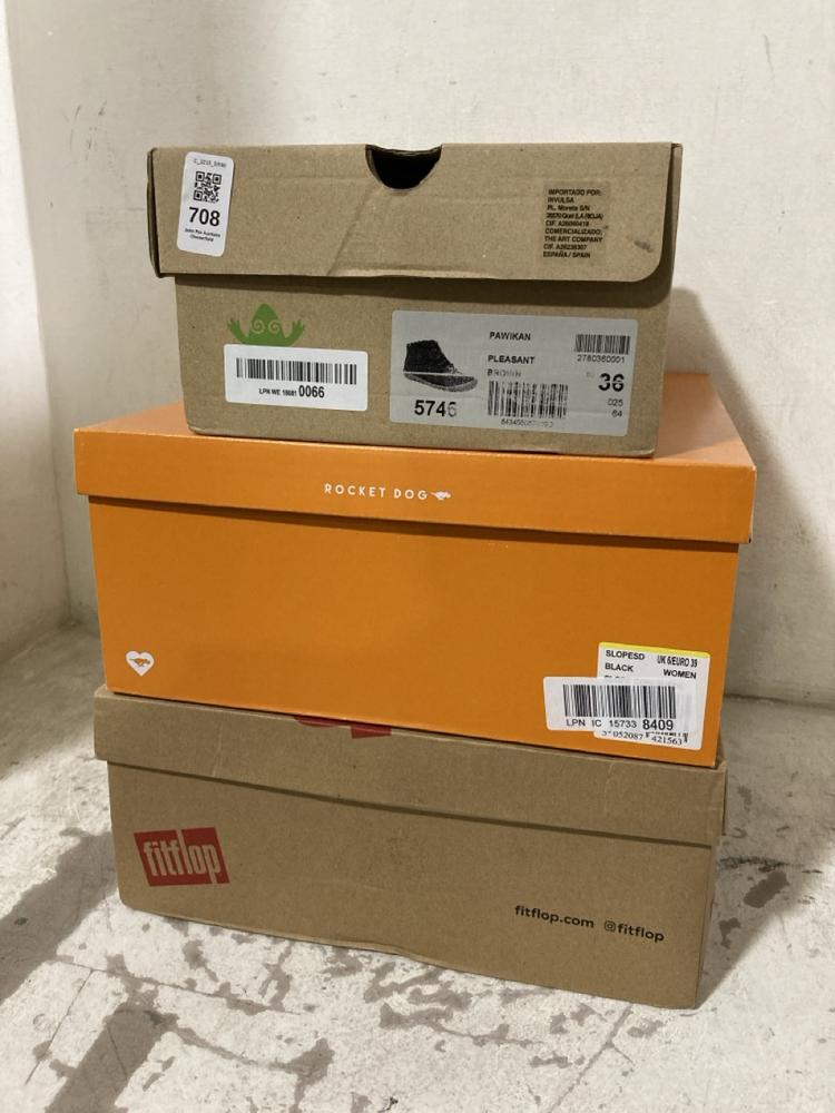 Lot 708  
            Chesterfield SR46 - Parcel Delivery Only 

                
3 X ASSORTED ADULTS SHOES TO INCLUDE ROCKET DOG SLOPE BOOTS IN BLACK - UK SIZE 6 ...