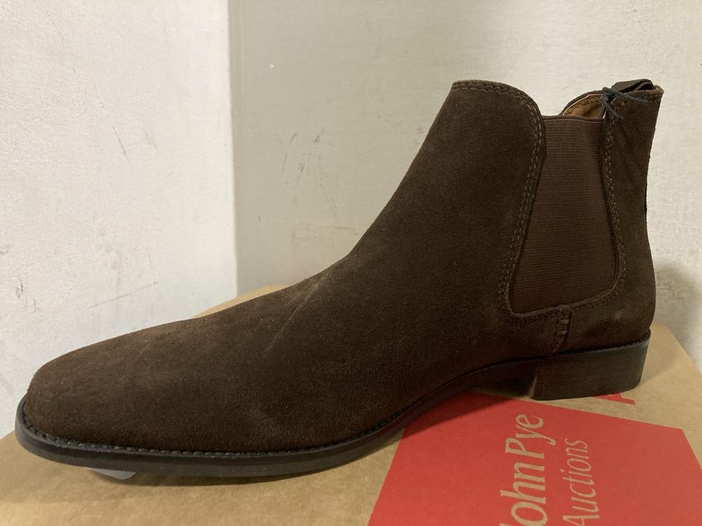 Lot 710  
            Chesterfield SR46 - Parcel Delivery Only 

                
QTY OF ASSORTED ADULTS SHOES TO INCLUDE THOMAS CORK SUEDE ANKLE BOOTS IN BROWN - ... - Image 2
