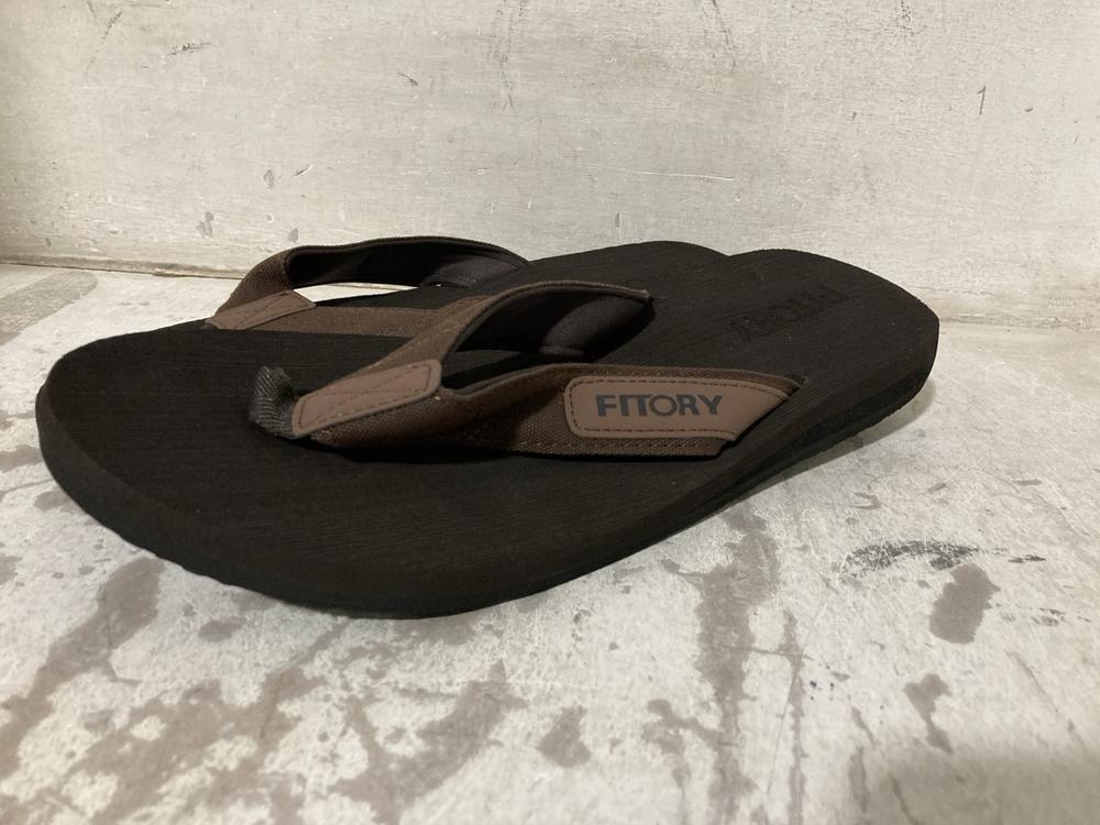 Lot 710  
            Chesterfield SR46 - Parcel Delivery Only 

                
QTY OF ASSORTED ADULTS SHOES TO INCLUDE THOMAS CORK SUEDE ANKLE BOOTS IN BROWN - ... - Image 4