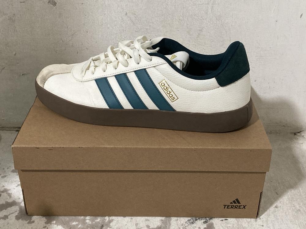 Lot 712  
            Chesterfield SR46 - Parcel Delivery Only 

                
ADIDAS TERRESTRIAL 2.R TRAINERS IN GREEN - UK SIZE 8 TO INCLUDE ADIDAS LACE-UP LE... - Image 3