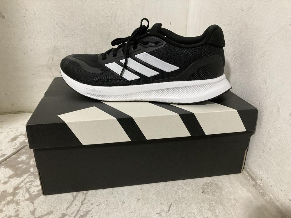 Lot 715  
            Chesterfield SR46 - Parcel Delivery Only 

                
ADIDAS RUN FALCON 5 WIDE TRAINERS IN BLACK - UK SIZE 9 TO INCLUDE ADIDAS RUNNING ... - Image 2