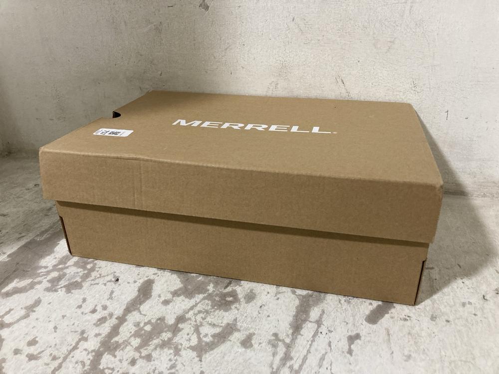Lot 717  
            Chesterfield SR46 - Parcel Delivery Only 

                
MERRELL MOAB 6 GTX SHOES IN GREY - UK SIZE 11.5 (LOCATION: H4)