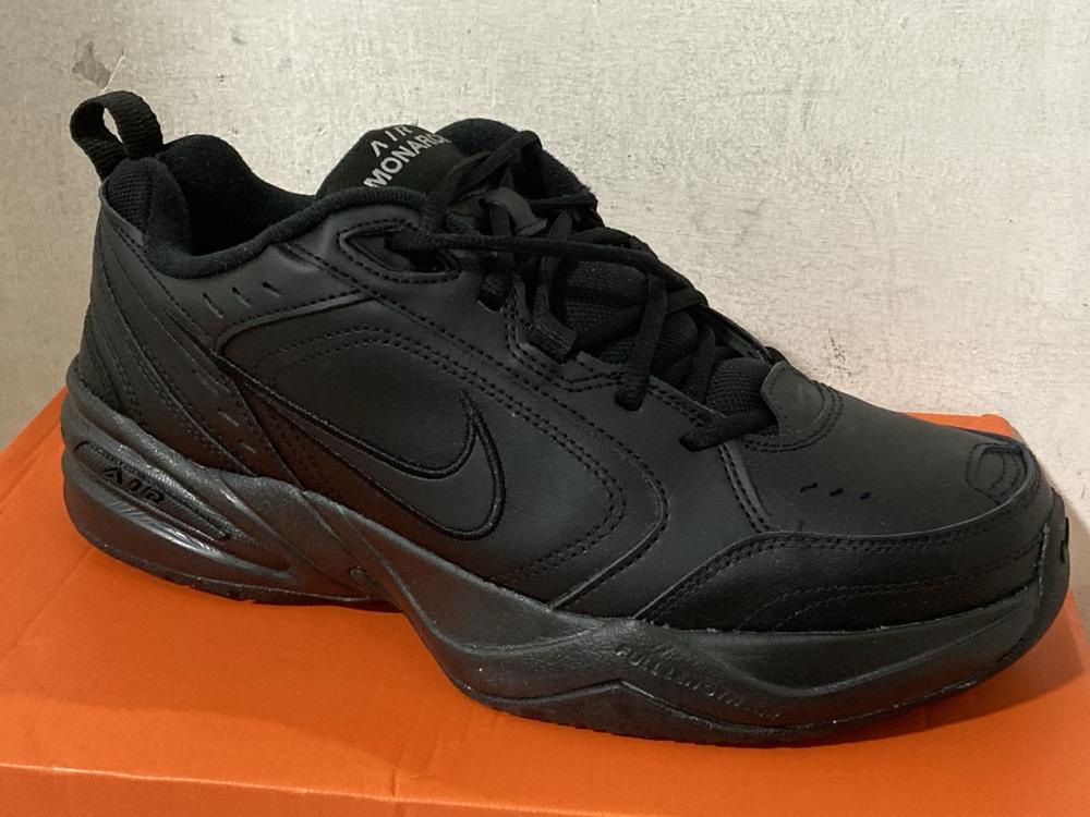 Lot 718  
            Chesterfield SR46 - Parcel Delivery Only 

                
NIKE AIR MONARCH TRAINERS IN BLACK - UK SIZE 9.5 (LOCATION: H4) - Image 2
