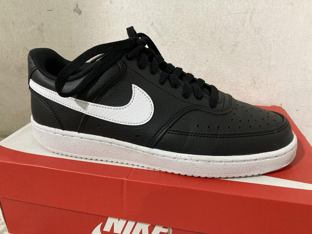 Lot 719  
            Chesterfield SR46 - Parcel Delivery Only 

                
NIKE COURT VISION LO TRAINERS IN BLACK - UK SIZE 5.5 (LOCATION: H4) - Image 2