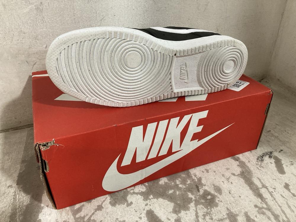 Lot 719  
            Chesterfield SR46 - Parcel Delivery Only 

                
NIKE COURT VISION LO TRAINERS IN BLACK - UK SIZE 5.5 (LOCATION: H4) - Image 4