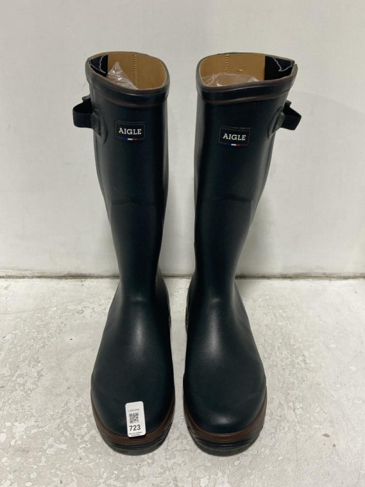 Lot 723  
            Chesterfield SR46 - Parcel Delivery Only 

                
AIGLE WATER-RESISTANT WELLINGTON BOOTS IN BLACK - UK SIZE 14 (LOCATION: H5)