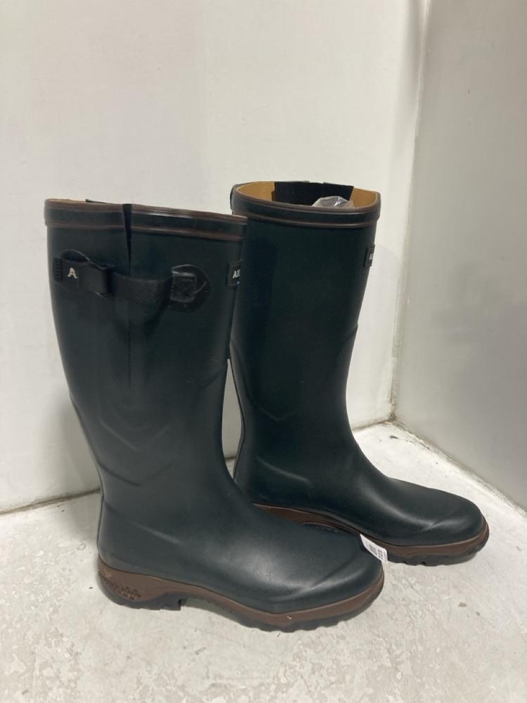 Lot 723  
            Chesterfield SR46 - Parcel Delivery Only 

                
AIGLE WATER-RESISTANT WELLINGTON BOOTS IN BLACK - UK SIZE 14 (LOCATION: H5) - Image 2