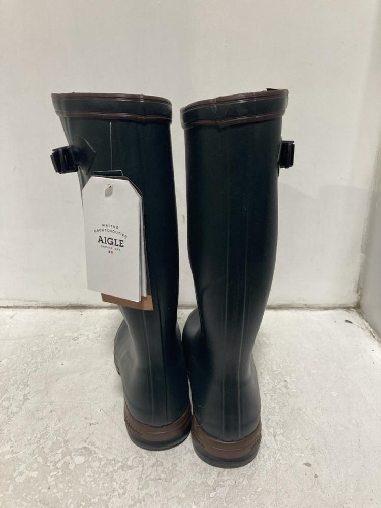 Lot 723  
            Chesterfield SR46 - Parcel Delivery Only 

                
AIGLE WATER-RESISTANT WELLINGTON BOOTS IN BLACK - UK SIZE 14 (LOCATION: H5) - Image 3