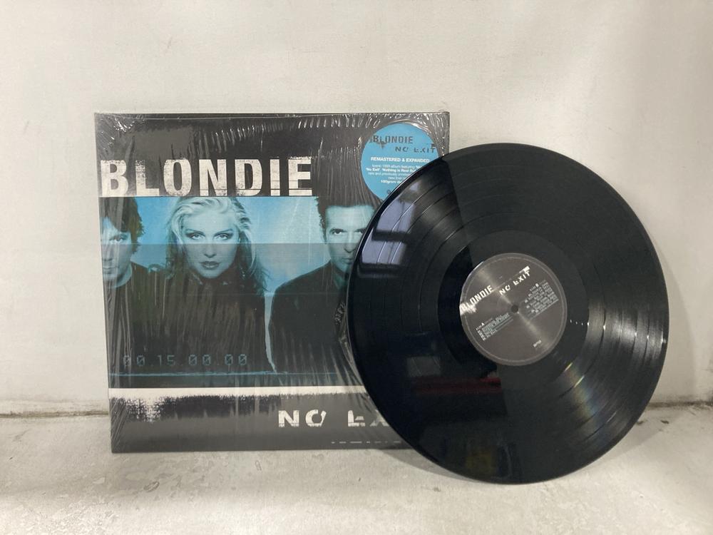 Lot 734  
            Chesterfield SR46 - Parcel Delivery Only 

                
5 X ASSORTED VINYLS TO INCLUDE STIFF LITTLE FINGERS INFLAMMABLE MATERIAL VINYL (L... - Image 4