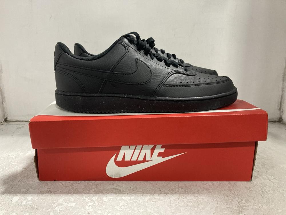 Lot 737  
            Chesterfield SR46 - Parcel Delivery Only 

                
NIKE COURT VISION TRAINERS IN BLACK - UK SIZE 10 (LOCATION: H5)