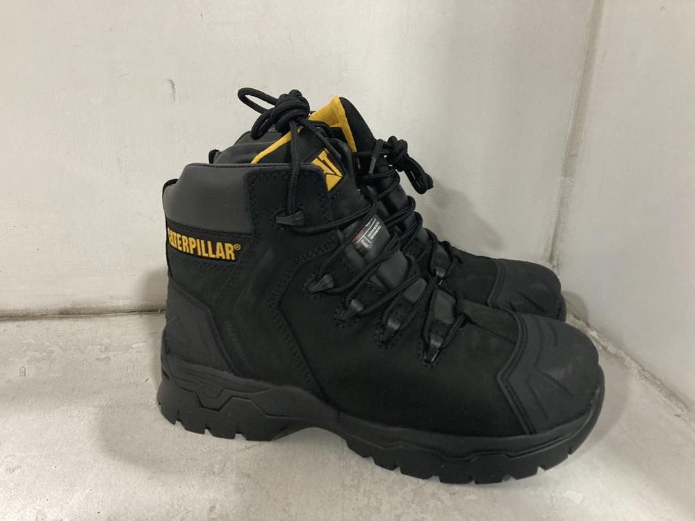 Lot 738  
            Chesterfield SR46 - Parcel Delivery Only 

                
CAT EVERETT S3 WR CI BOOTS IN BLACK - UK SIZE 6 TO INCLUDE CAT ELUDE WP BOTS IN B... - Image 2