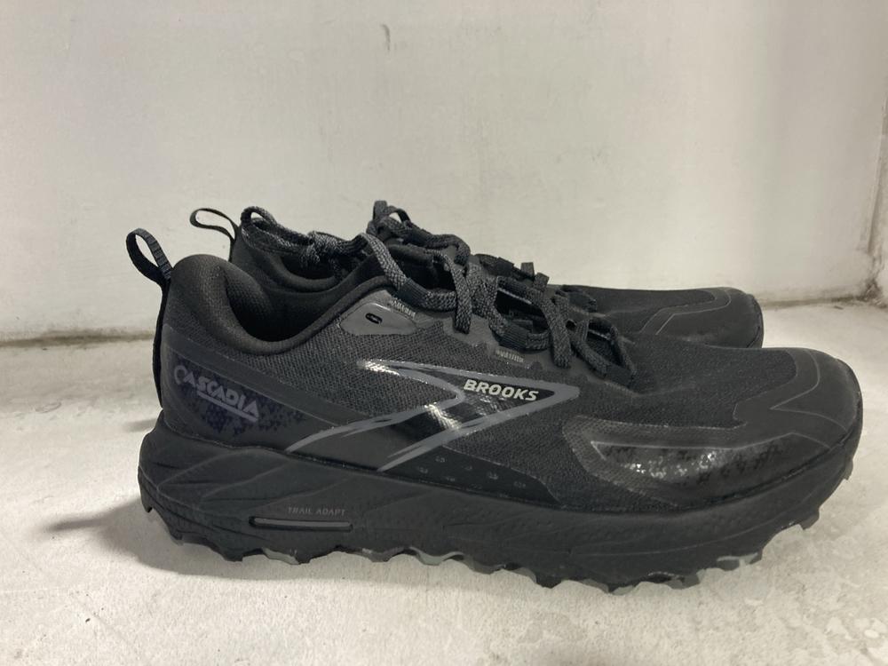 Lot 739  
            Chesterfield SR46 - Parcel Delivery Only 

                
3 X ASSORTED ADULTS SHOES TO INCLUDE BROOKS CASCADIA TRAIL SHOES IN BLACK - UK SI... - Image 2