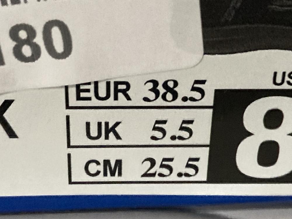 Lot 741  
            Chesterfield SR46 - Parcel Delivery Only 

                
3 X ASSORTED ADULTS SHOES TO INCLUDE SKETCHERS ARCH FIT SHOES IN BLACK - UK SIZE ... - Image 4