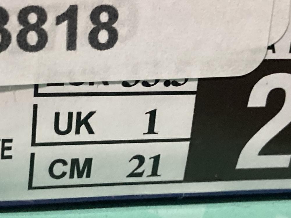 Lot 743  
            Chesterfield SR46 - Parcel Delivery Only 

                
3 X ASSORTED KIDS SHOES TO INCLUDE KICKERS LEATHER SHOES IN BLACK - UK SIZE 7 (LO... - Image 4