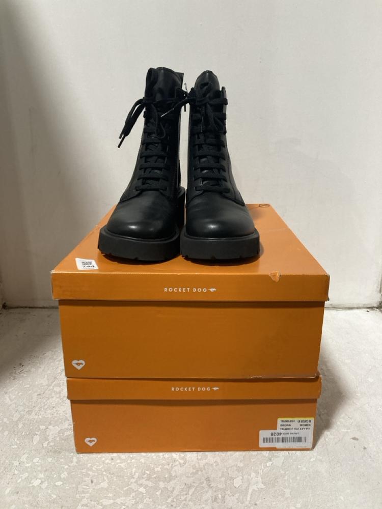 Lot 744  
            Chesterfield SR46 - Parcel Delivery Only 

                
3 X ASSORTED ADULTS ROCKET DOG SHOES TO INCLUDE ROCKET DOG LACE-UP BOOTS IN BLACK...