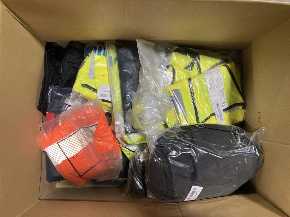 Lot 751  
            Chesterfield SR46 - Parcel Delivery Only 

                
QTY OF ADULTS WORK WEAR TO INCLUDE PORTWEST HI-VIS COAT IN YELLOW - UK SIZE 5XL (... - Image 3