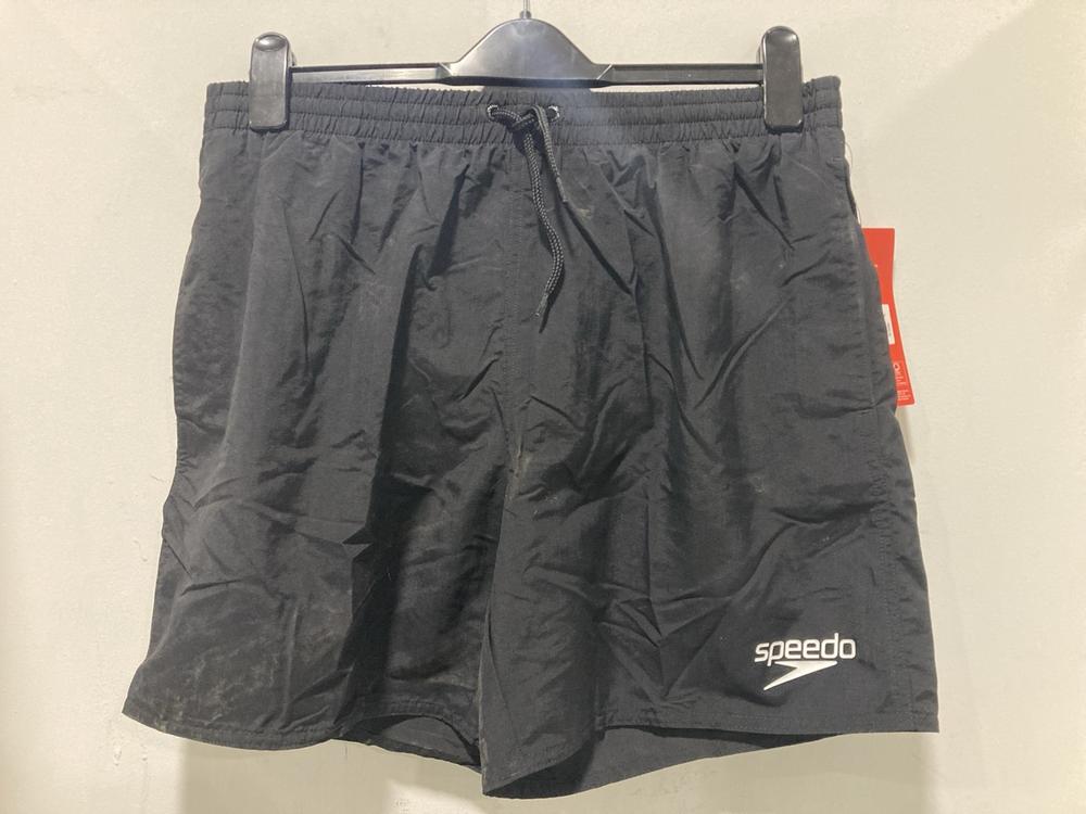 Lot 754  
            Chesterfield SR46 - Parcel Delivery Only 

                
3 X ASSORTED ADULTS BRANDED CLOTHING TO INCLUDE SPEEDO ESSENTIAL WATER SHORTS IN ... - Image 3