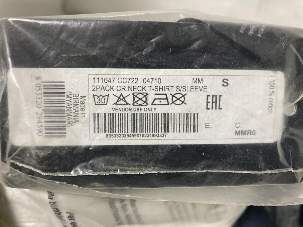 Lot 755  
            Chesterfield SR46 - Parcel Delivery Only 

                
QTY OF ASSORTED ADULTS BRANDED CLOTHING TO INCLUDE EMPORIO ARMANI T SHIRT IN WHIT... - Image 4