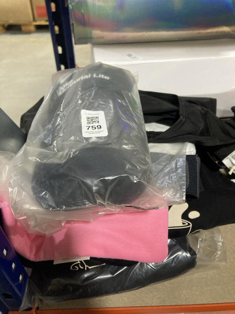 Lot 759  
            Chesterfield SR46 - Parcel Delivery Only 

                
QT OF ASSORTED SPORT ITEMS TO INCLUDE NIKE MITRE MERCURIAL LITE SHIN PADS IN WHIT...