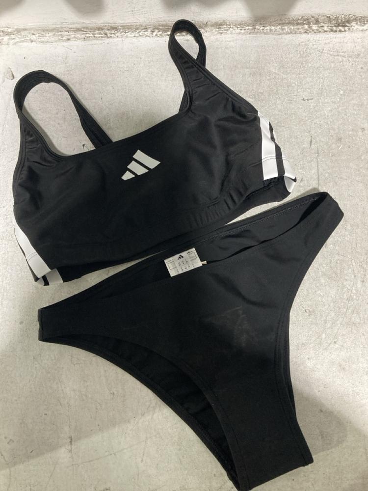 Lot 759  
            Chesterfield SR46 - Parcel Delivery Only 

                
QT OF ASSORTED SPORT ITEMS TO INCLUDE NIKE MITRE MERCURIAL LITE SHIN PADS IN WHIT... - Image 4