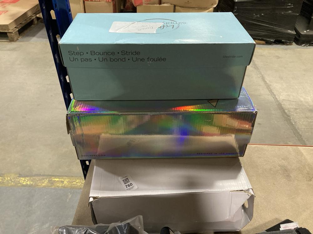 Lot 760  
            Chesterfield SR46 - Parcel Delivery Only 

                
3 X ASSORTED ADULTS SHOES TO INCLUDE SKECHERS AIR-COOLED SHOES IN MAGENTA - UK SI...