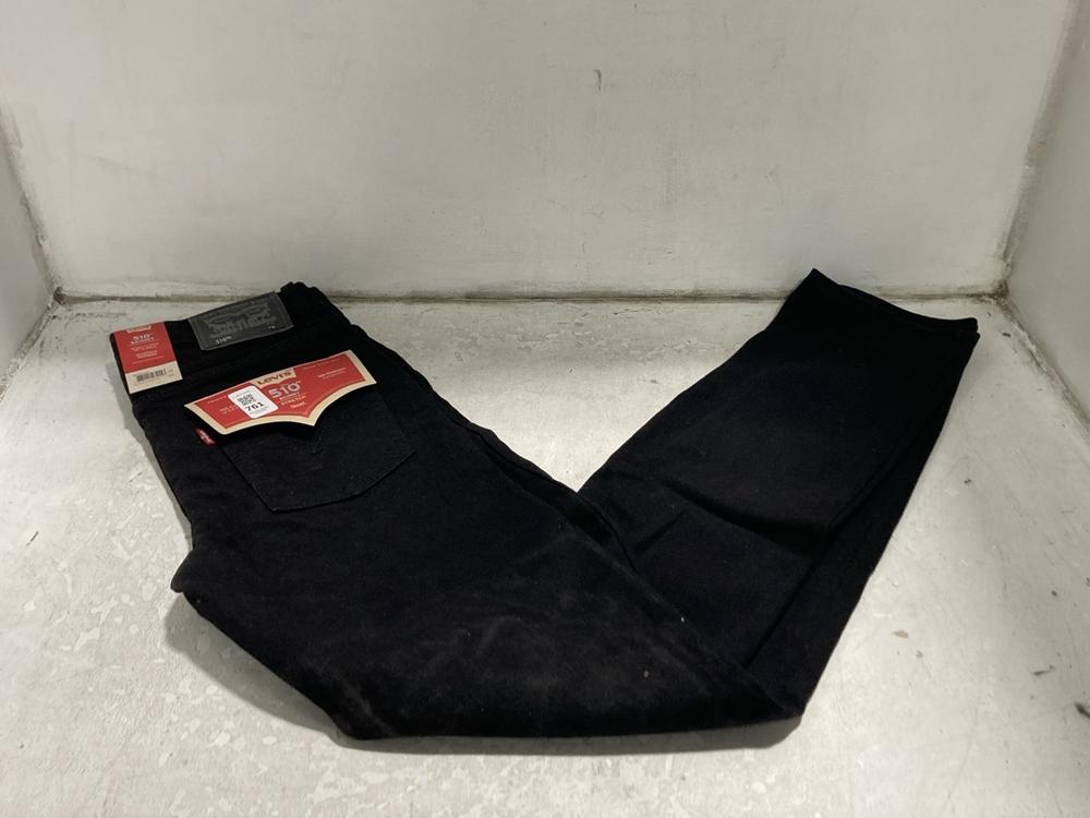 Lot 761  
            Chesterfield SR46 - Parcel Delivery Only 

                
LEVIS 510 SKINNY JEANS IN BLACK - UK SIZE 14 TO INCLUDE LEVIS T SHIRT IN NAVY - U... - Image 3