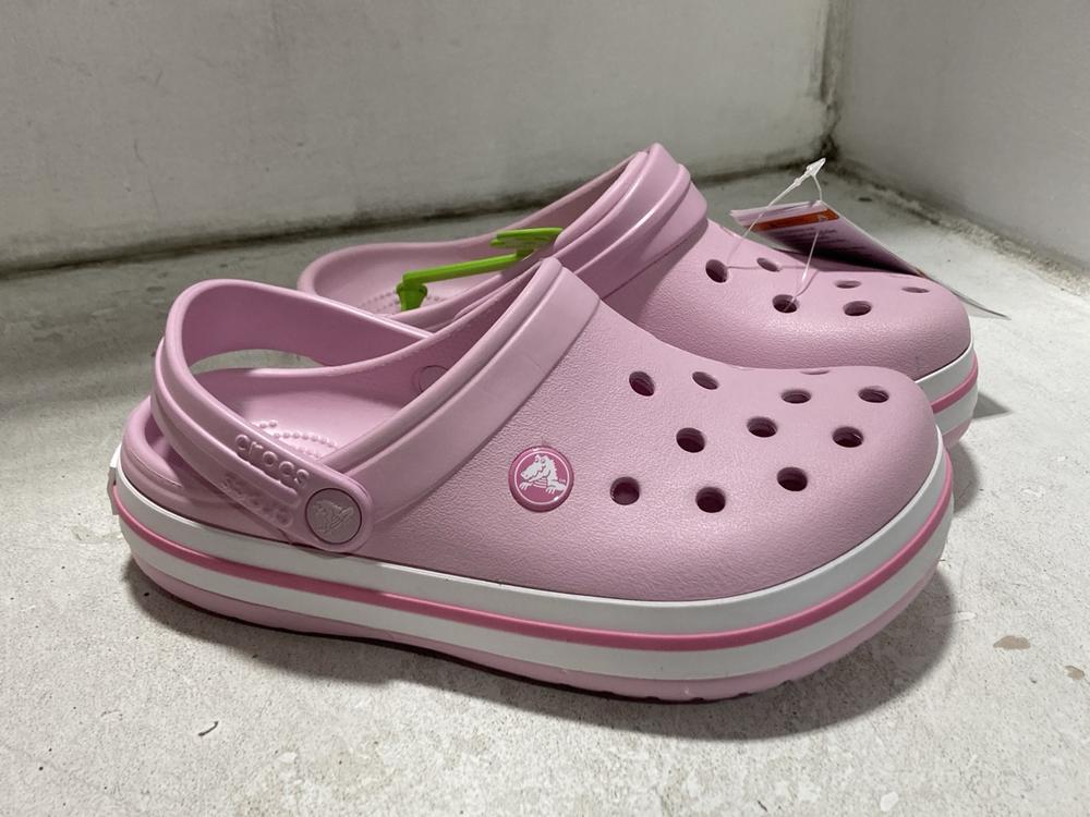 Lot 767  
            Chesterfield SR46 - Parcel Delivery Only 

                
6 ASSORTED KIDS SHOES TO INCLUDE KICKERS THE ULTIMATE SPARKLE SHOES IN RED - UK S... - Image 2