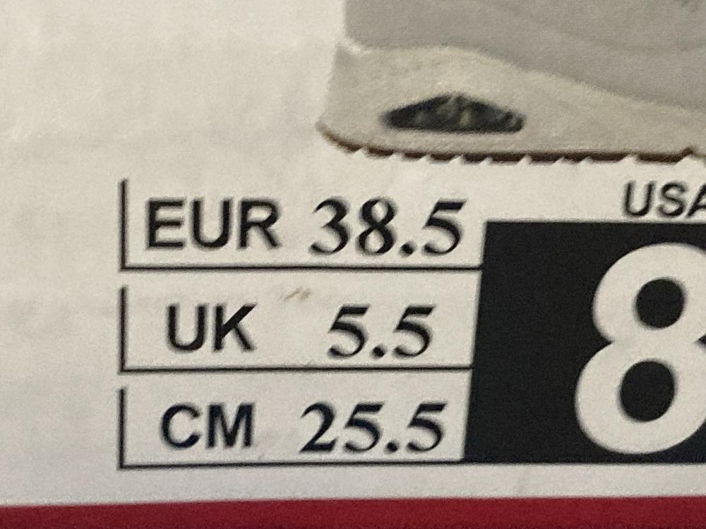 Lot 773  
            Chesterfield SR46 - Parcel Delivery Only 

                
3 X ASSORTED ADULTS SHOES TO INCLUDE SKECHERS AIR-COOLED TRAINER IN WHITE - UK SI... - Image 4