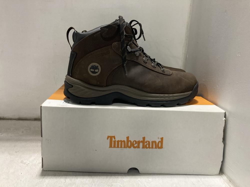 Lot 774  
            Chesterfield SR46 - Parcel Delivery Only 

                
TIMBERLAND FLUME MID BOOTS IN DARK BROWN - UK SIZE 9 (LOCATION: G2)