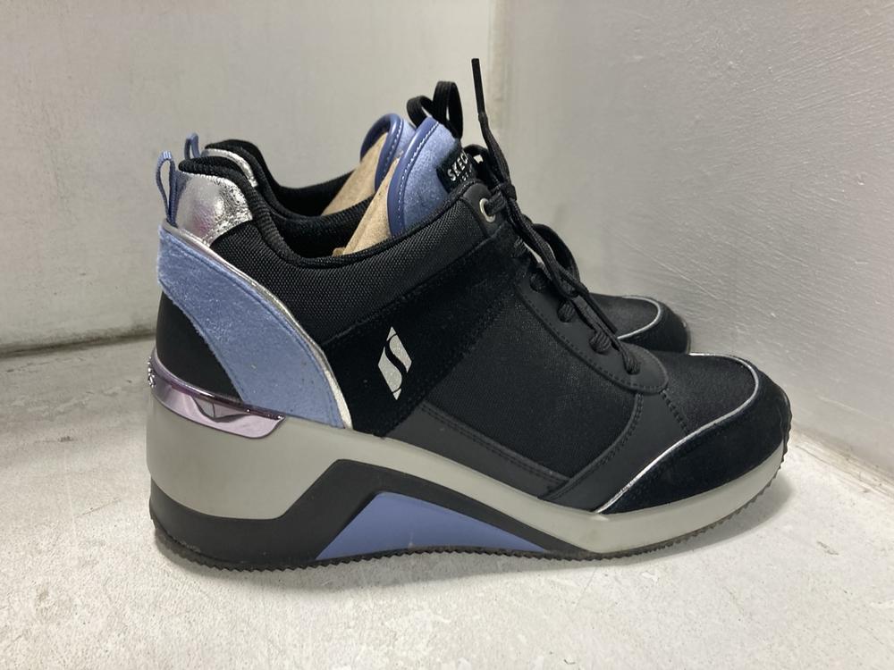 Lot 775  
            Chesterfield SR46 - Parcel Delivery Only 

                
3 X ASSORTED ADULTS SHOES TO INCLUDE SKECHERS MEMORY FOAM TRAINERS IN BLACK - UK ... - Image 2