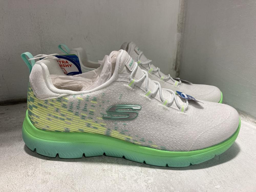 Lot 775  
            Chesterfield SR46 - Parcel Delivery Only 

                
3 X ASSORTED ADULTS SHOES TO INCLUDE SKECHERS MEMORY FOAM TRAINERS IN BLACK - UK ... - Image 3