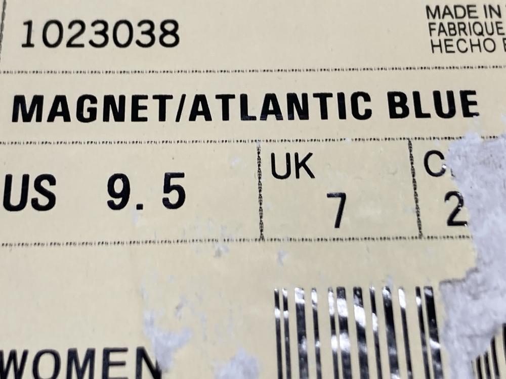 Lot 777  
            Chesterfield SR46 - Parcel Delivery Only 

                
KEEN 1023038 TARGHEE SHOES IN GREY & BLUE - UK SIZE 7 (LOCATION: G2)