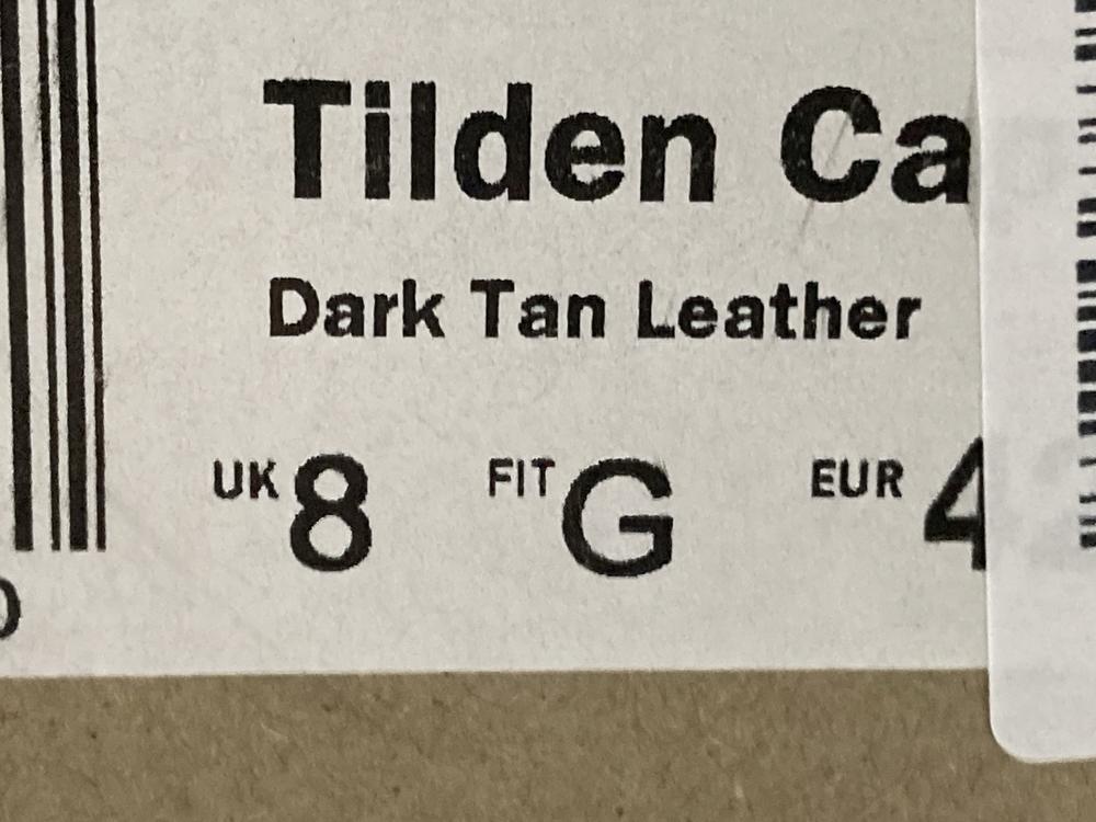Lot 778  
            Chesterfield SR46 - Parcel Delivery Only 

                
4 X ASSORTED ADULTS CLARKS TO INCLUDE CLARKS TILDEN SHOES IN DARK TAN LEATHER - U... - Image 4