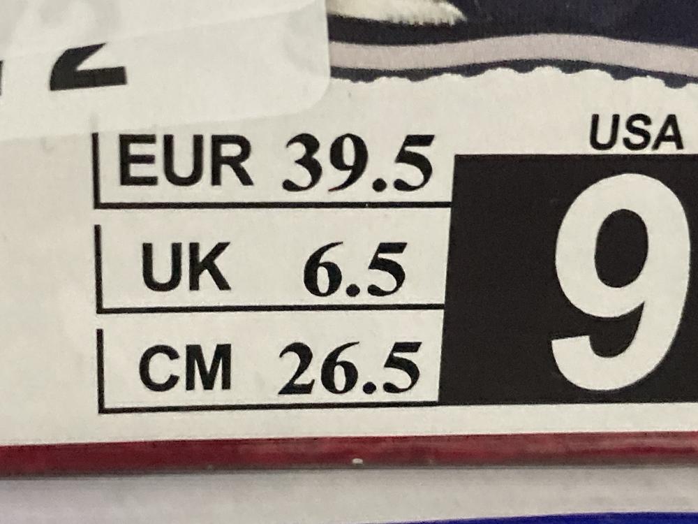Lot 780  
            Chesterfield SR46 - Parcel Delivery Only 

                
3 X ASSORTED ADULTS SHOES TO INCLUDE SKECHERS STRETCH FIT SHOES IN BLACK - UK SIZ... - Image 4